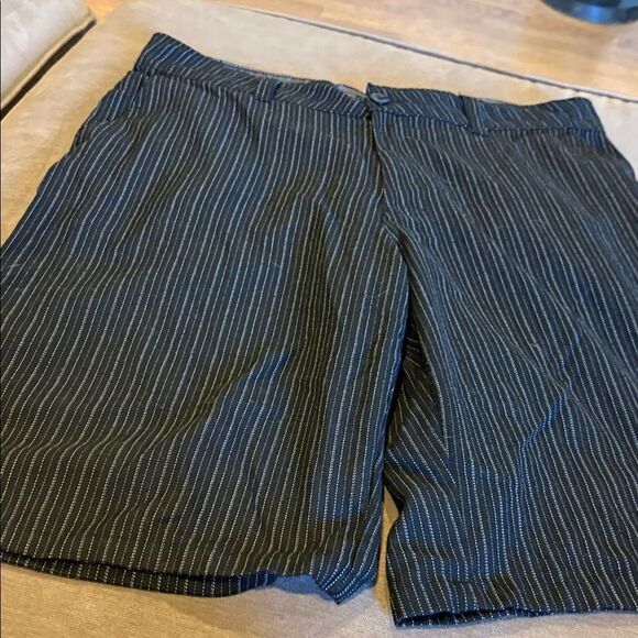 O'Neill Black Pinstripe Men's Shorts - Picture 1 of 4